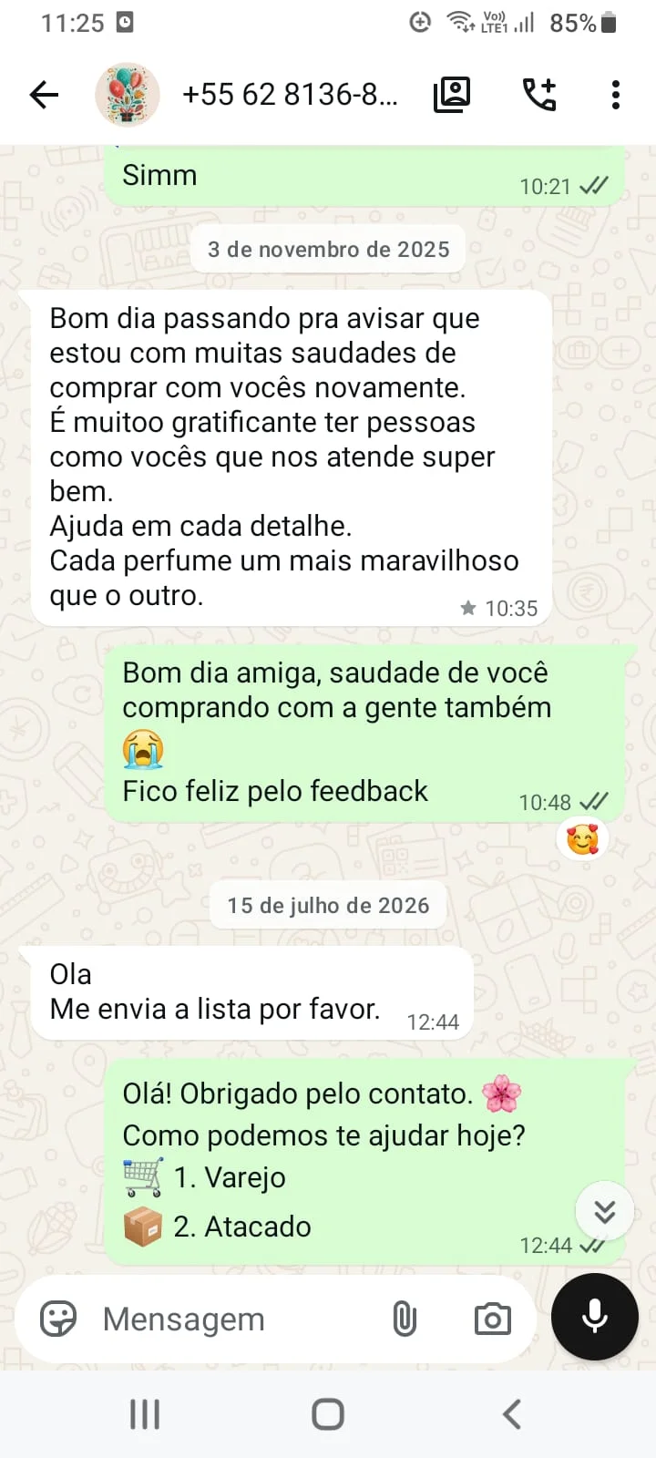 Revendedora da Atual Perfumaria pedindo reposição